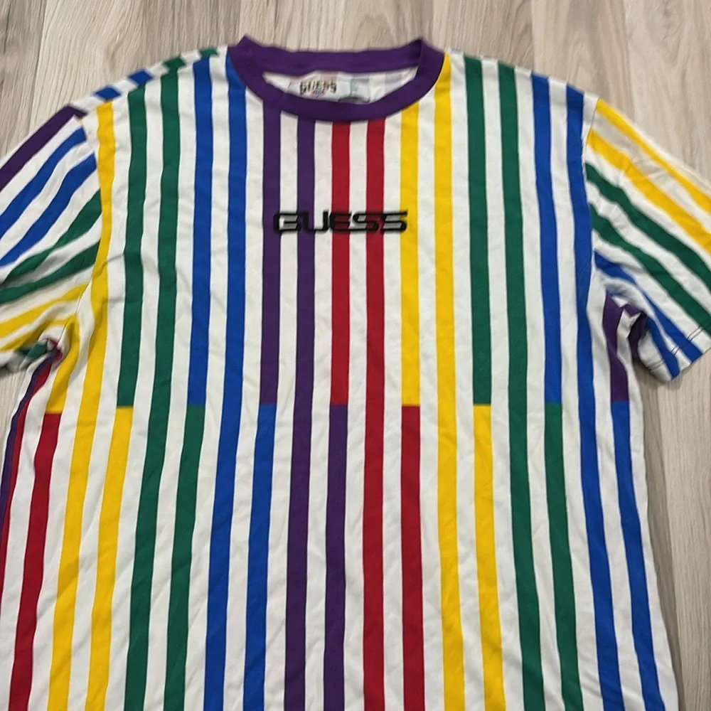GUESS J.BALVIN T-SHIRT FUN
VIBRANT‎ 90's RETRO VIBES SZ M
STRIPES RAINBOW - Picture 6 of 16